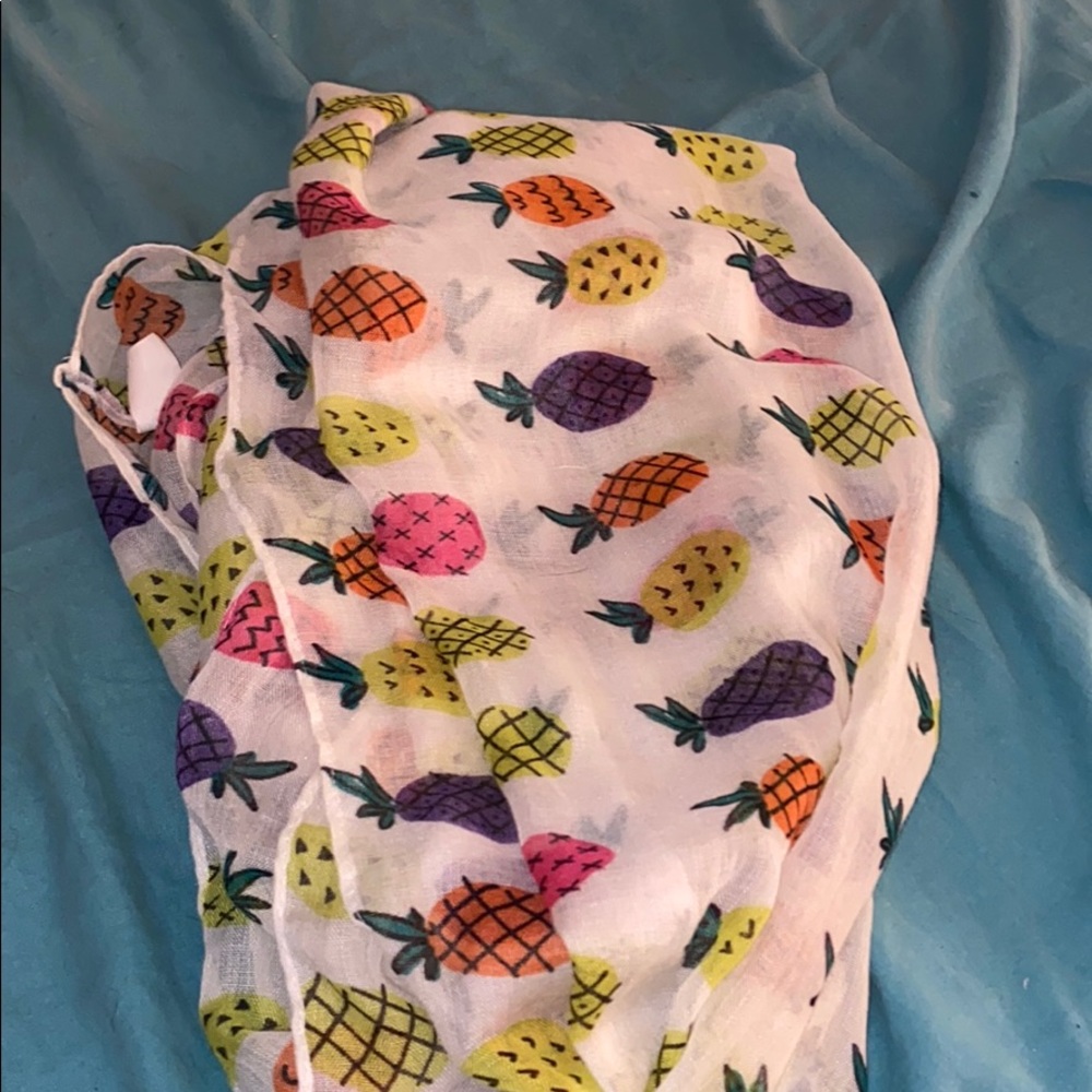 Pineapple scarf